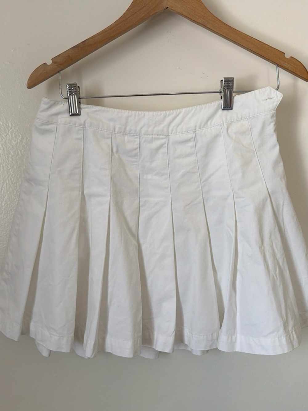 KULE White Pleated Mini Skirt